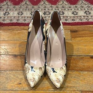 Nine West Black and Cream Floral Heels